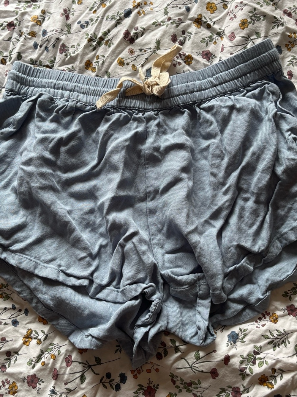 Billabong Women’s Light Blue Elastic Waist Shorts - S